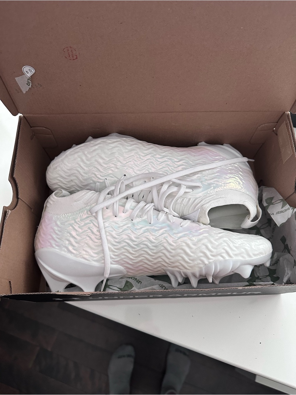Under Armour Men's Athletic Cleats White Iridescent never worn